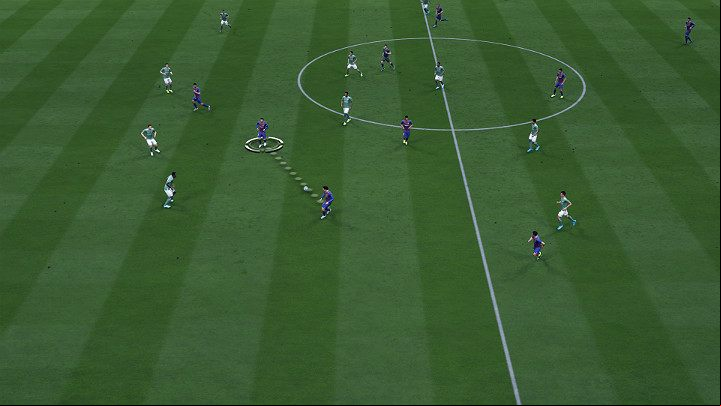 While playing the ball in FIFA 20 you cannot stop in one place and wait for further developments - Moving around the pitch in FIFA 20 - Basics - FIFA 20 Guide