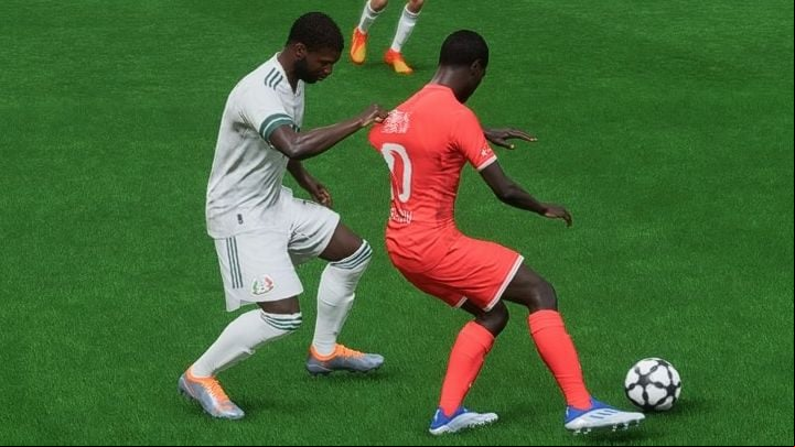 If the opponent is coming for a one-on-one with the goalkeeper, you can try to pull his shirt (L2 + rapid presses of O / LT + rapid presses of B) to make him lose the rhythm, which may result in him losing the ball or firing an inaccurate shot - FIFA 23: Defense Plays - basic and advanced techniques - Basics - FIFA 23 Guide