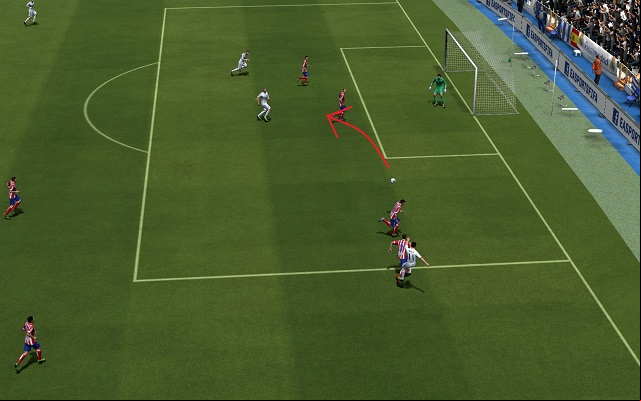Low cross is a perfect way to finish an attack with the spectacular flying header or a volley kick - the ball goes then at the height of the abdomen - Crossing - Basic pieces of play - FIFA 14 - Game Guide and Walkthrough