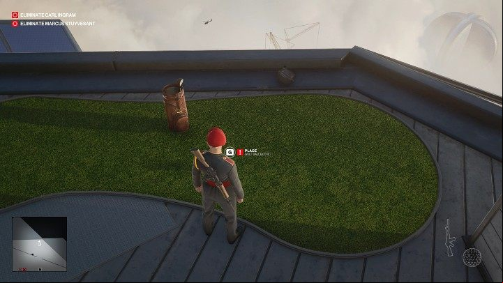 Go outside quickly and thrown an explosive golf ball into the basket, then step back and wait - Hitman 3: Carl Ingram - how to kill him? Dubai, walkthrough - On Top of the World - Dubai - Hitman 3 Guide