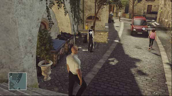Knock out the smoking waiter and put his body in a dumpster - Murdering Silvio Caruso | Sapienza - Sapienza: World of Tomorrow - Hitman Game Guide