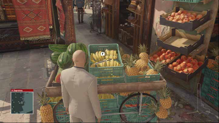 You will find many useful items scattered between booths on the market. - Important items | Marrakesh - Marrakesh: A Gilded Cage - Hitman Game Guide
