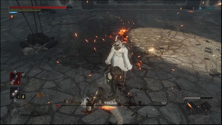 If the White Lady puts her weapon hand behind her back and does not move for a long time, it means that she is preparing to charge - Lies of P: How to defeat the White Lady boss? - Sidebars - Lies of P Guide