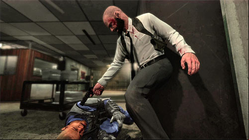 Wait until the first policeman reach you and do in him in a melee fight - Chapter XIII - p. 1 - Walkthrough - Max Payne 3 Game Guide & Walkthrough