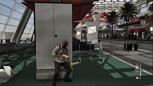 Terminal has two parts and the first one is best to travel via the left path (screen) - Chapter XIV - p. 2 - Walkthrough - Max Payne 3 Game Guide & Walkthrough