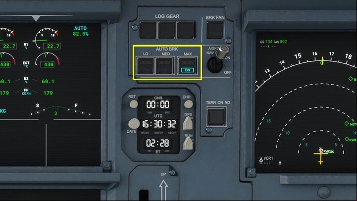 In the center of the instrument , adjust the force of the automatic wheel brakes AUTO BRK - Microsoft Flight Simulator: ILS landing - enger aircraft - Example flight - Microsoft Flight Simulator 2020 Guide