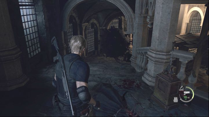 Once you reach the top, kill the opponent operating the lever - Resident Evil 4 Remake: How to avoid traps in the Clock Tower? - Campaign - Resident Evil 4 Remake Guide