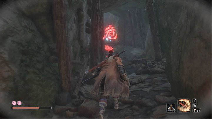 Once the snake temporarily loses interest in the hero you can start crawling in stealth - Great Serpent - the second and third encounter| Sekiro Shadows Die Twice - Bosses - Sekiro Guide and Walkthrough